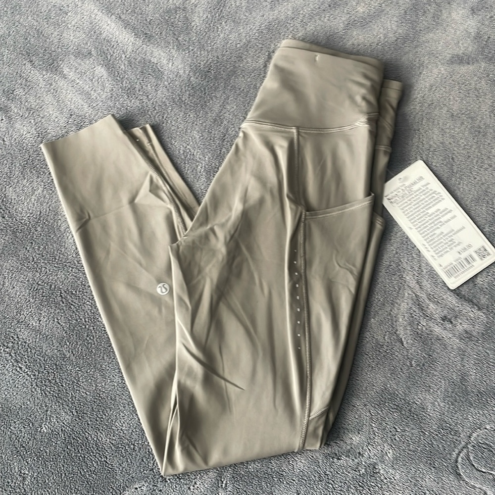Women’s Lululemon limited release Nulux five pocket HR run tight 25” siz…